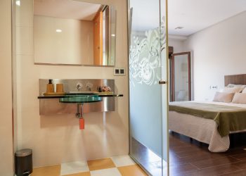 baño-privado-rental-room-medina-rioseco